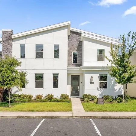 9 Bedrooms - 5 Bathrooms - Storey Lake 4629 Tb